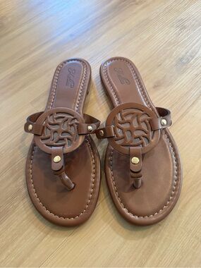 Women's Brown Leatherette Thong Sandals with Decorative Medallion